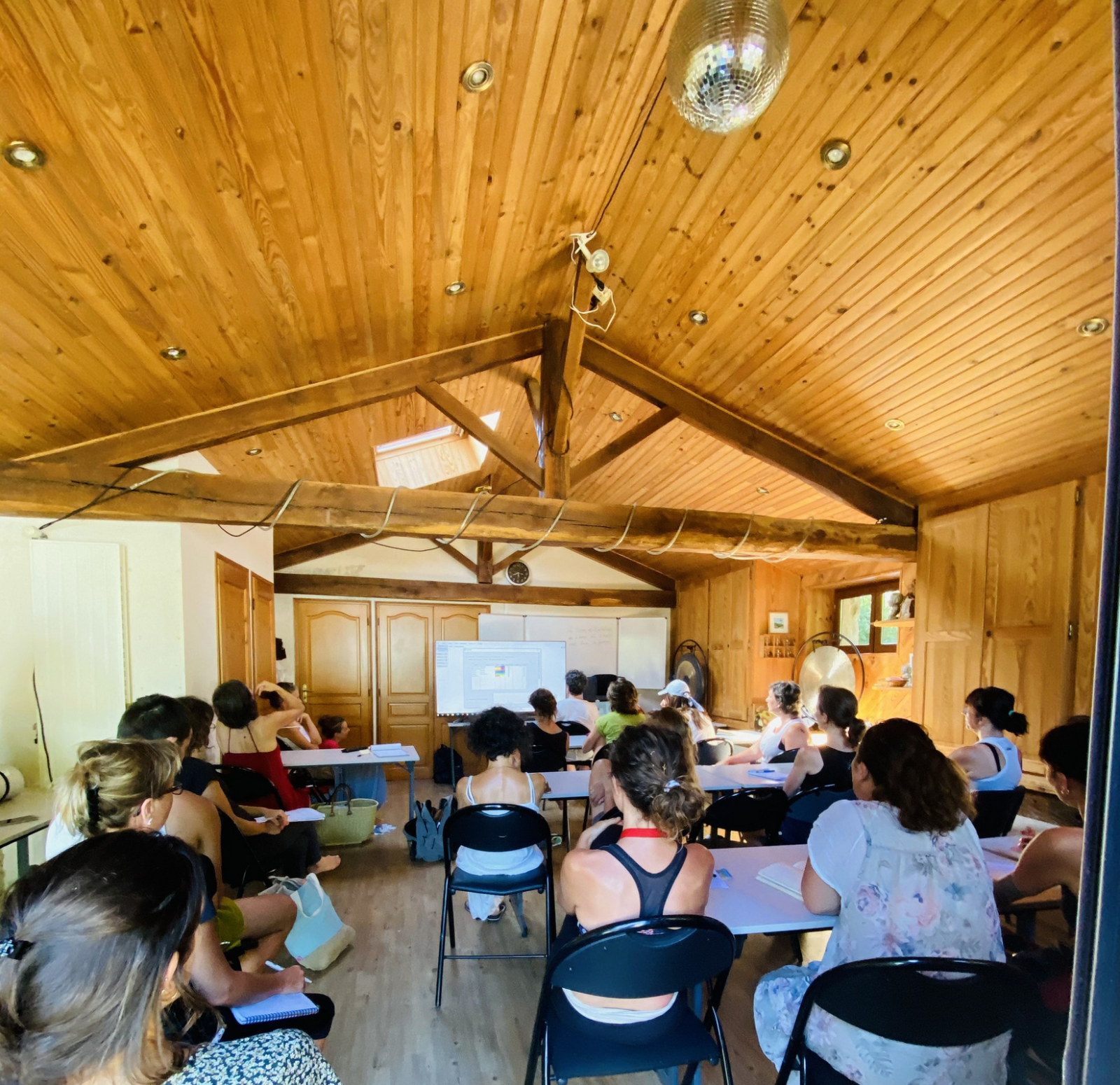 Élèves de l'École Dargère en session de cours en métropole